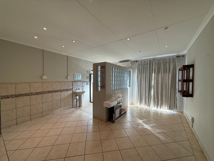 5 Bedroom Property for Sale in Schoemansville North West